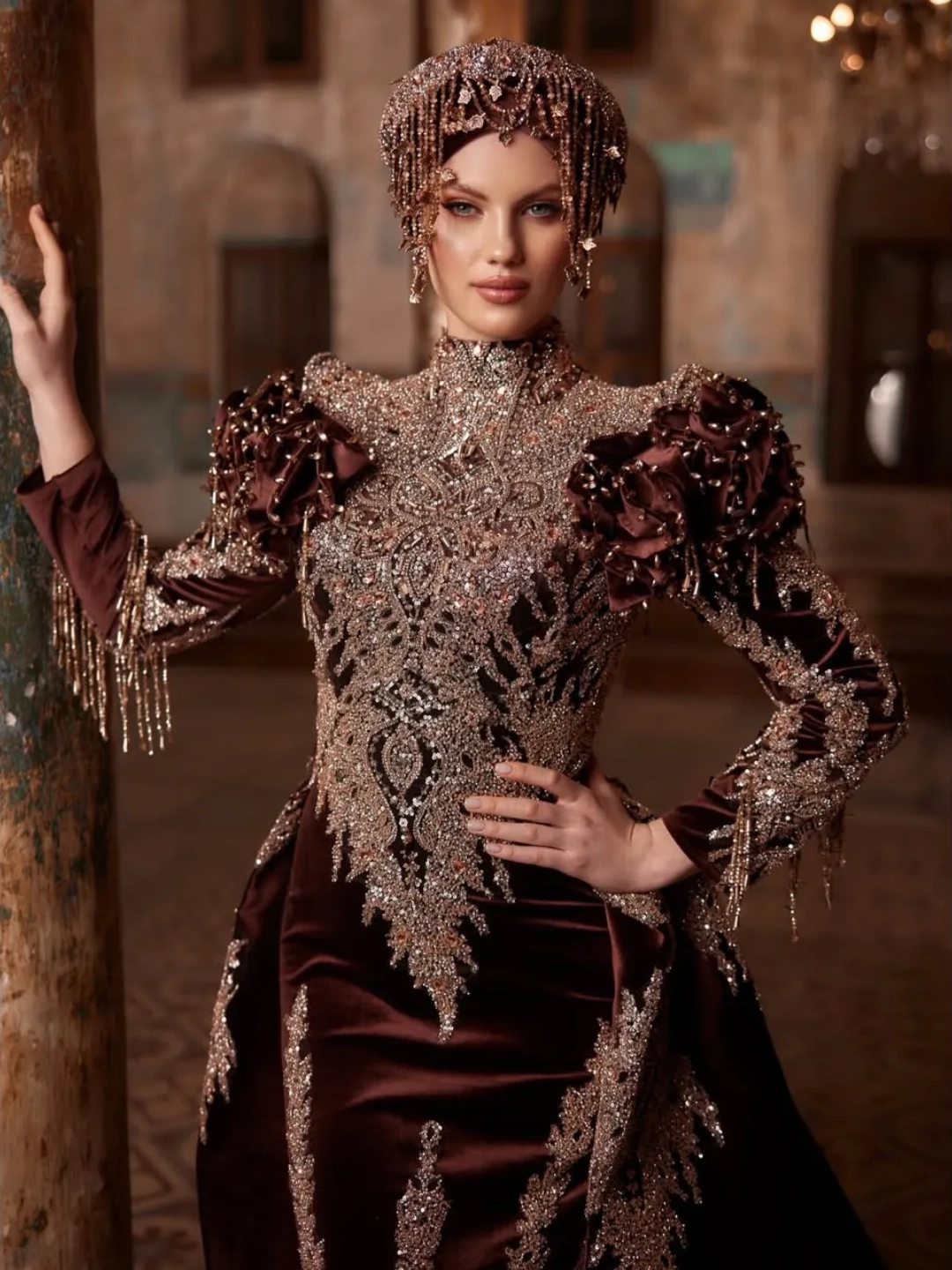  Sırt Dekolteli V Yaka Nişan Elbisesi